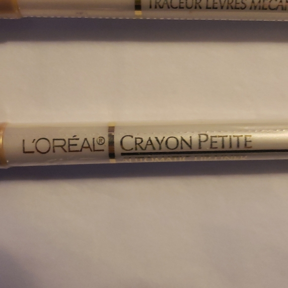 2 L'Oreal Paris Crayon Petite Lip Liner Clear HTF - Picture 2 of 4